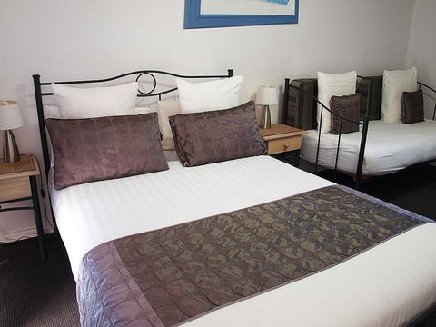 Mornington Motel - Sunshine Coast Guide 38