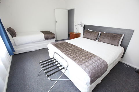 Mornington Motel - Sunshine Coast Guide 3