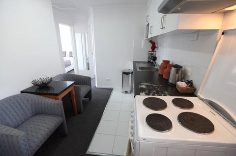 Mornington Motel - Sunshine Coast Guide 36