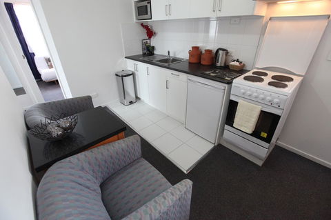 Mornington Motel - Sunshine Coast Guide 8