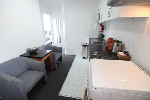 Mornington Motel - Sunshine Coast Guide 28