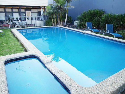 Mornington Motel - Sunshine Coast Guide 35