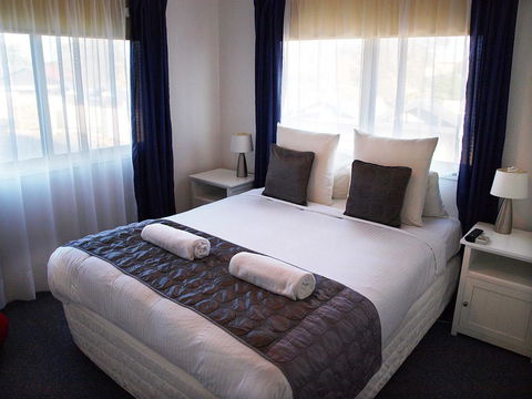 Mornington Motel - Sunshine Coast Guide 33