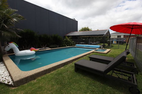 Mornington Motel - Sunshine Coast Guide 16