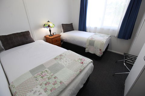Mornington Motel - Sunshine Coast Guide 22