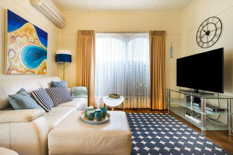 Nautique Beach House - Sunshine Coast Guide 3