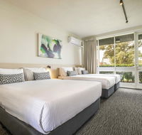Nightcap at Seaford Hotel - Sunshine Coast Guide