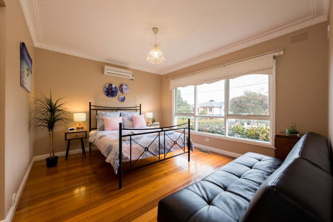 Lovely 5BR Full House In Glen Waverley, Walk To Train, Bus & Shops - Sunshine Coast Guide 5