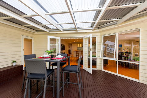 Lovely 5BR Full House In Glen Waverley, Walk To Train, Bus & Shops - Sunshine Coast Guide 13