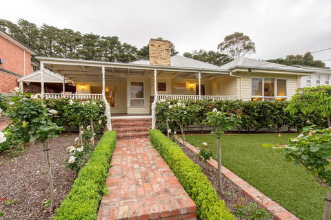 Lovely 5BR Full House In Glen Waverley, Walk To Train, Bus & Shops - Sunshine Coast Guide 16