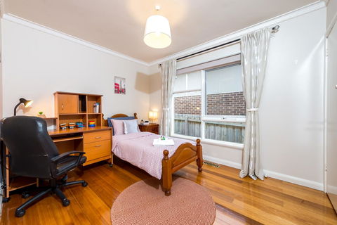 Lovely 5BR Full House In Glen Waverley, Walk To Train, Bus & Shops - Sunshine Coast Guide 7