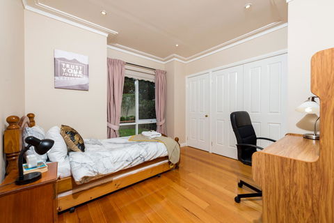Lovely 5BR Full House In Glen Waverley, Walk To Train, Bus & Shops - Sunshine Coast Guide 9