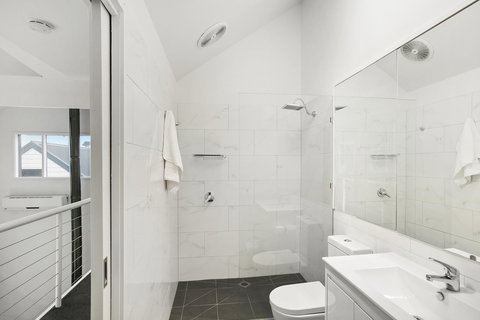 Terrace Lofts Apartments - Sunshine Coast Guide 15