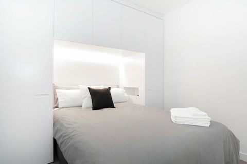 Modern Apartment In The Heart Of St Kilda - Sunshine Coast Guide 12