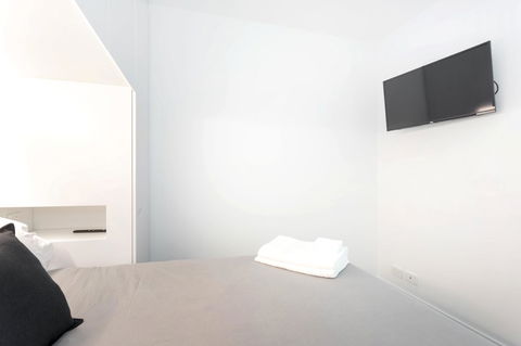 Modern Apartment In The Heart Of St Kilda - Sunshine Coast Guide 13