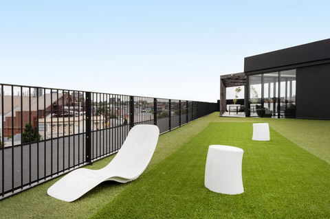 Modern Apartment In The Heart Of St Kilda - Sunshine Coast Guide 18