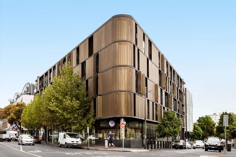 Modern Apartment In The Heart Of St Kilda - Sunshine Coast Guide 24