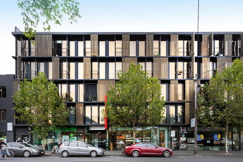 Modern Apartment In The Heart Of St Kilda - Sunshine Coast Guide 23