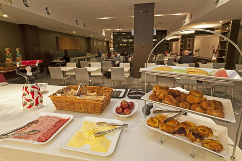 Causeway 353 Hotel - Sunshine Coast Guide 16