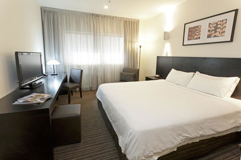 Causeway 353 Hotel - Sunshine Coast Guide 0
