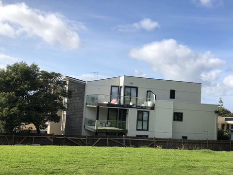 Apartments In Phillip Island Towers - Block C - Sunshine Coast Guide 33