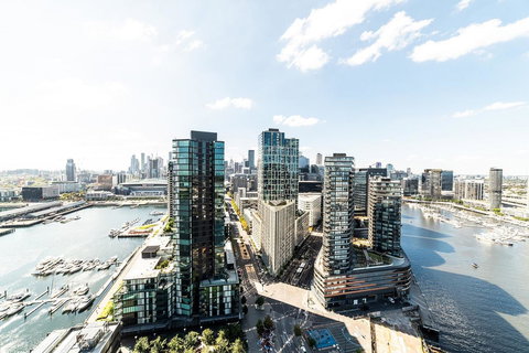 Melbourne Private Apartments - Collins Wharf Waterfront, Docklands - Sunshine Coast Guide 1