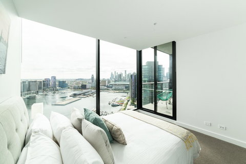Melbourne Private Apartments - Collins Wharf Waterfront, Docklands - Sunshine Coast Guide 0