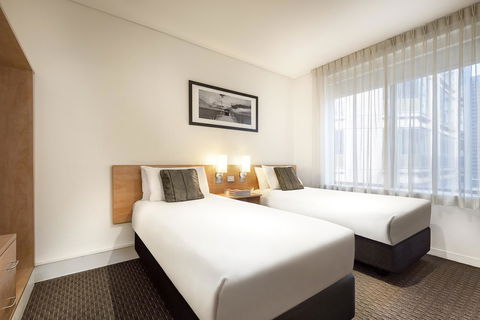 Ibis Melbourne Hotel And Apartments - Sunshine Coast Guide 18