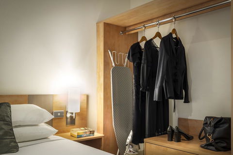Ibis Melbourne Hotel And Apartments - Sunshine Coast Guide 33