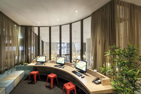 Ibis Melbourne Hotel And Apartments - Sunshine Coast Guide 23