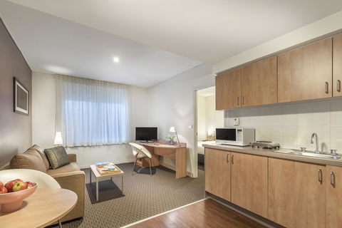 Ibis Melbourne Hotel And Apartments - Sunshine Coast Guide 15