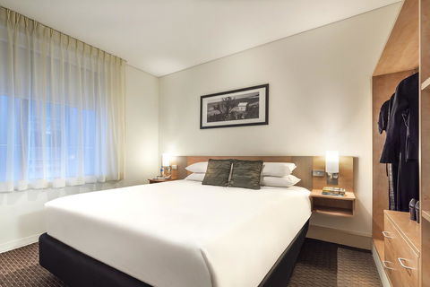 Ibis Melbourne Hotel And Apartments - Sunshine Coast Guide 1