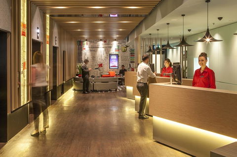 Ibis Melbourne Hotel And Apartments - Sunshine Coast Guide 21