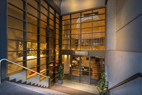 Ibis Melbourne Hotel And Apartments - Sunshine Coast Guide 24