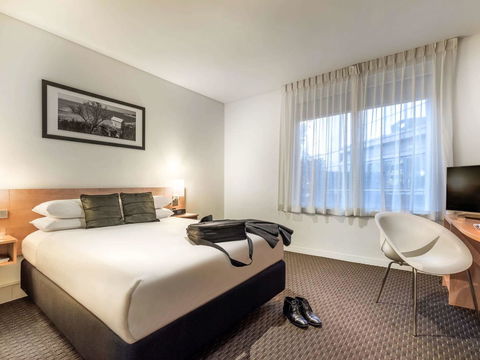 Ibis Melbourne Hotel And Apartments - Sunshine Coast Guide 0