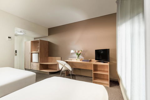 Ibis Melbourne Hotel And Apartments - Sunshine Coast Guide 8
