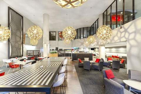 Ibis Melbourne Hotel And Apartments - Sunshine Coast Guide 25