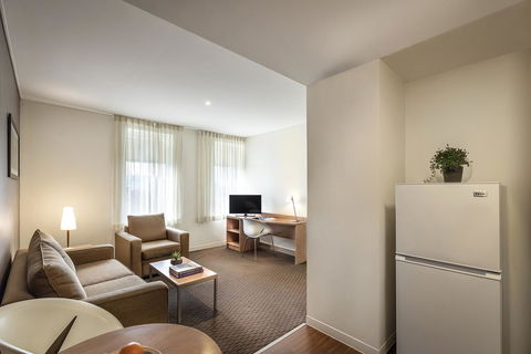 Ibis Melbourne Hotel And Apartments - Sunshine Coast Guide 11