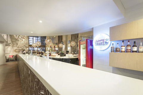 Ibis Melbourne Hotel And Apartments - Sunshine Coast Guide 29