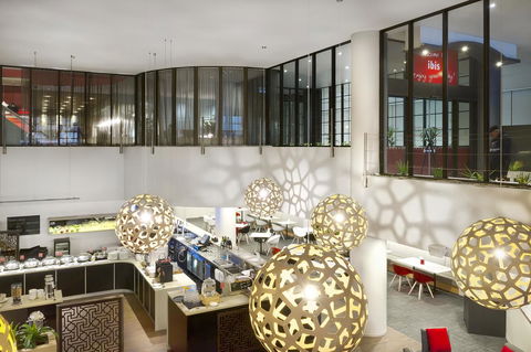 Ibis Melbourne Hotel And Apartments - Sunshine Coast Guide 26