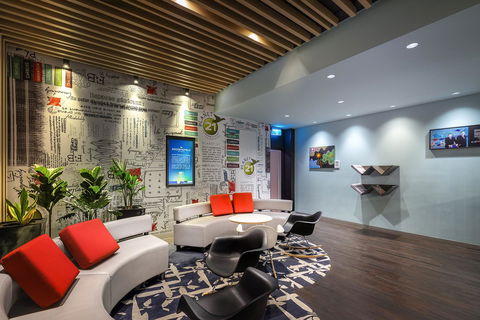 Ibis Melbourne Hotel And Apartments - Sunshine Coast Guide 22