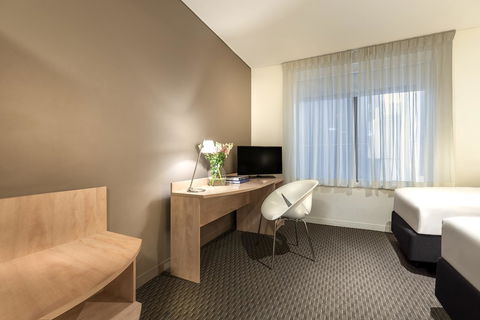 Ibis Melbourne Hotel And Apartments - Sunshine Coast Guide 9