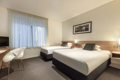 Ibis Melbourne Hotel And Apartments - Sunshine Coast Guide 7