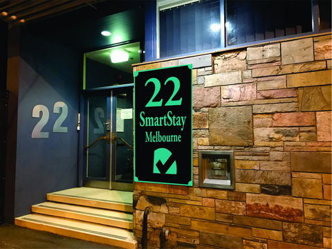 SmartStay Melbourne - Sunshine Coast Guide 0