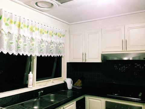 Doncaster Westfield Home Stay - Sunshine Coast Guide 10