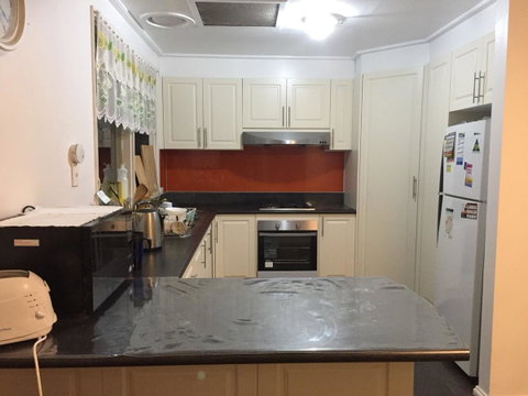Doncaster Westfield Home Stay - Sunshine Coast Guide 8