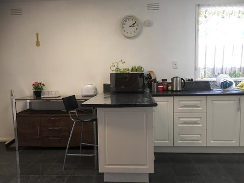 Doncaster Westfield Home Stay - Sunshine Coast Guide 39