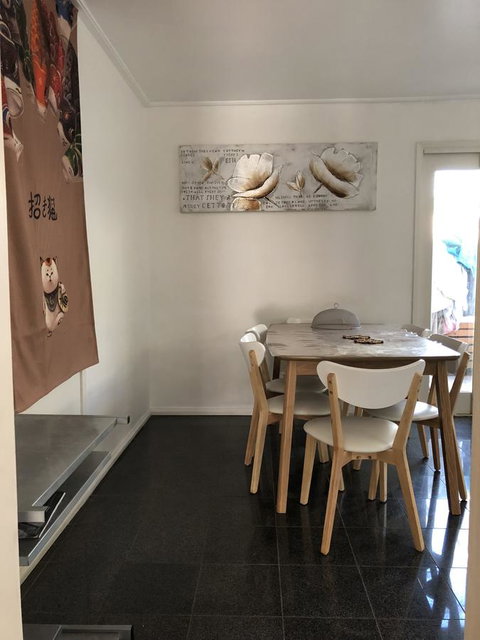 Doncaster Westfield Home Stay - Sunshine Coast Guide 12