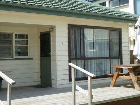 Beachcomber Holiday Units - Sunshine Coast Guide 24