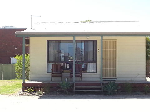 Beachcomber Holiday Units - Sunshine Coast Guide 21